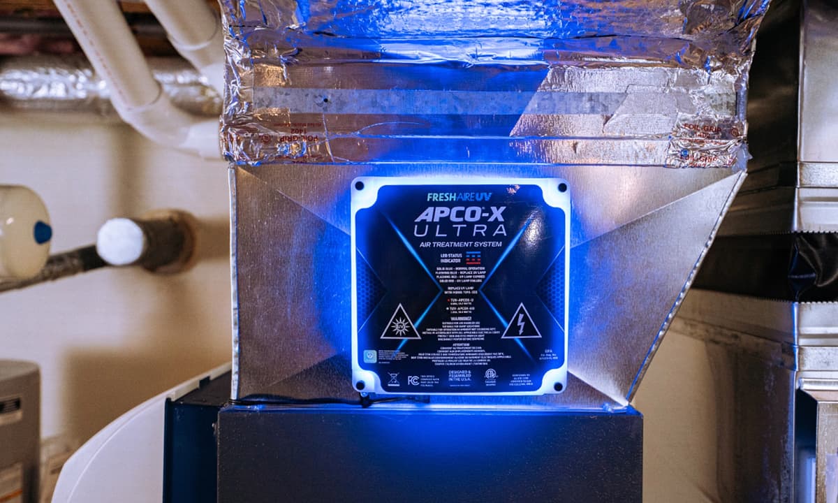 UV light unit connected to air duct.